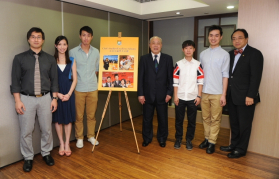 (From left to right) Medical PhD candidate Christopher See, MPH student Joy Leung, BEng Year 3 student Thomas Lai, Mr Chui Wai-Kwan, BEng Year 2 student Rainy Wang, BSocSc Year 4 student Yuri Hung and Vice-Chancellor Professor Lap-Chee Tsui