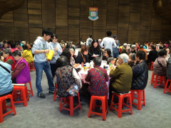 3. Basin meals with 300 elderly citizens from Kwun Lung Lau in the College