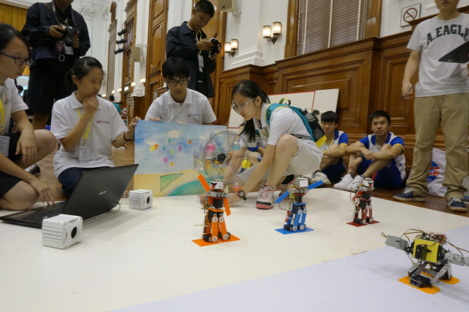 Servo motor Robot Performance (Dance) Competition