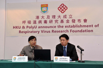 袁國勇教授(左) 領導的研究團隊剛在國際醫學權威期刊The Lancet Infectious Diseases上發表最新研究結果,旁為孔繁毅醫生