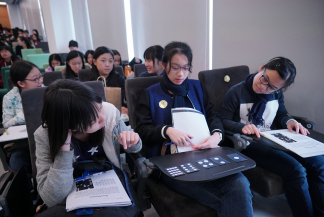 「Girls4Tech 2016」包括一系列融合計算機科學概念的遊戲活動,例如編碼、加密及分類。