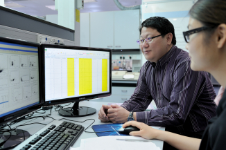 Professor Kenneth Leung analysing the experimental data.