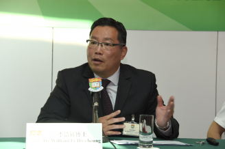 香港大學李嘉誠醫學院護理學院副教授、青少年戒煙熱線計劃總監李浩祥博士指出,未來將於戒煙輔導員培訓課程中,加強情緒管理及健康生活模式的課題。