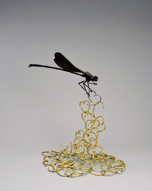 吉兆
相原健作 (1969 年生)
東京，2017 年
鐵、青銅和金，高 75 厘米
圖片由伊勢文化財團提供