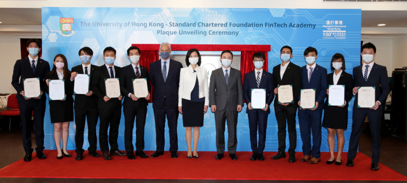 The co-chairs of the HKU-SCF FinTech Academy, Professor Xiang Zhang and Ms. Mary Huen, Mr. Bill Winters, Group CEO of Standard Chartered, and the 2020-21 scholarship recipients.
 