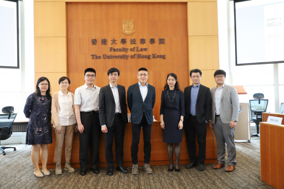 香港大學研究團隊成員及香港青年協會副總幹事陳文浩先生 (右四)。